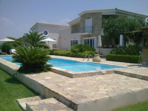 Luxury Villa Flora Kiparissia